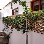 Casa Yeyo, Lomo Bermejo